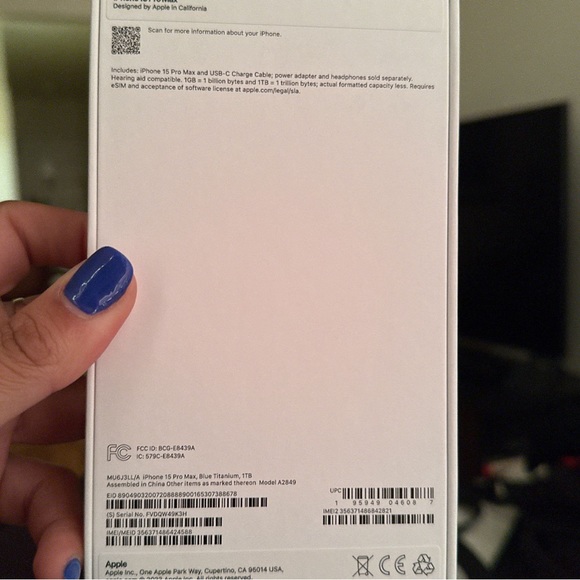 iPhone 15 Pro Max - Picture 2 of 2